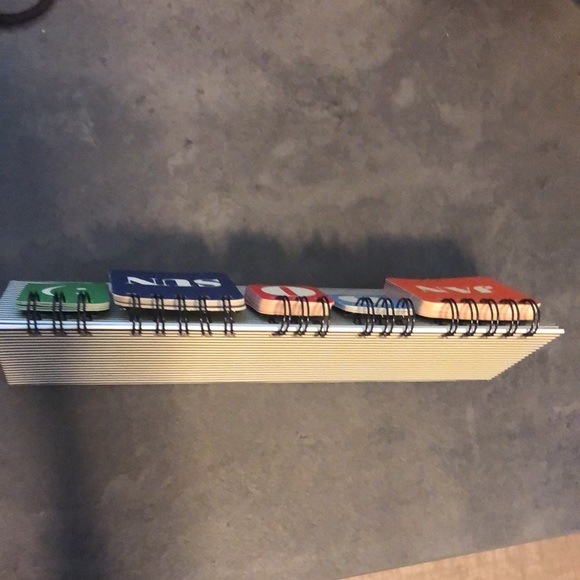 Daily Flip Chart Calendar ⭕️2 for $15⭕️ - Picture 4 of 8